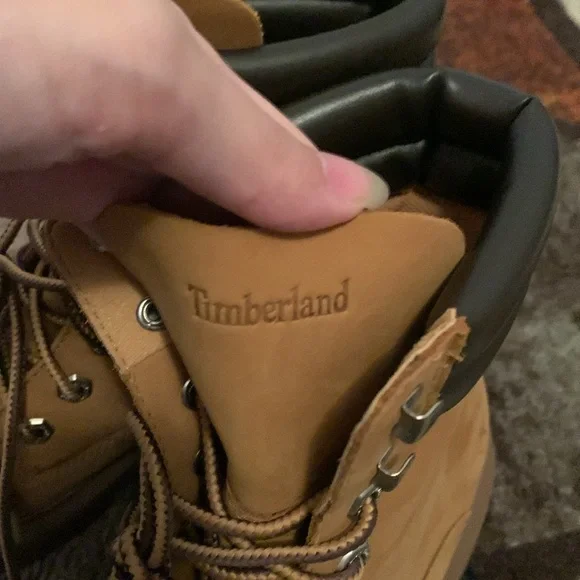 Women’s size 7 timberland boots! NWT - Picture 3 of 5